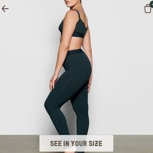 Skims soft lounge legging in cypress BNWT